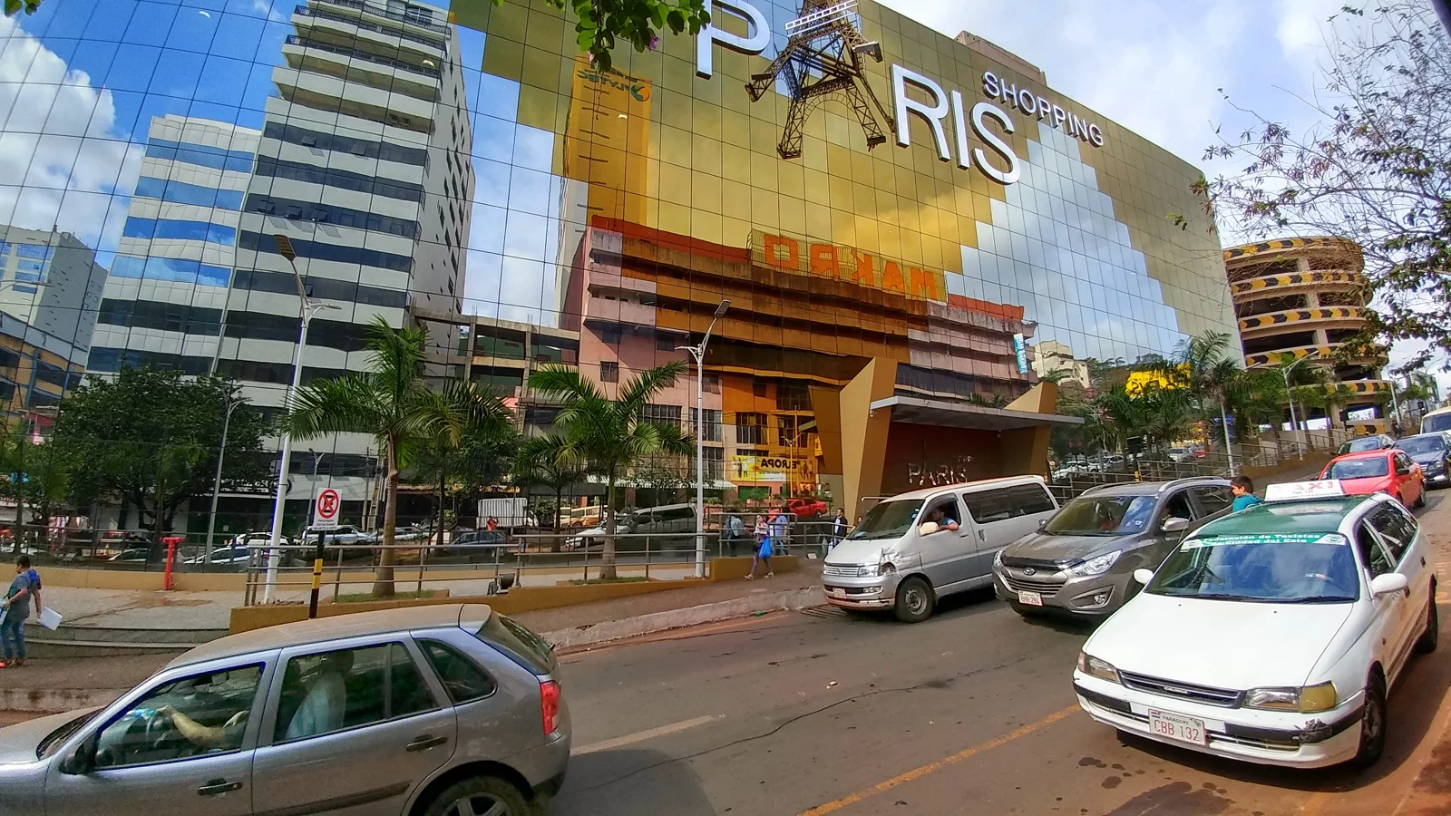 Fachada do Shopping Paris em Ciudad del Este