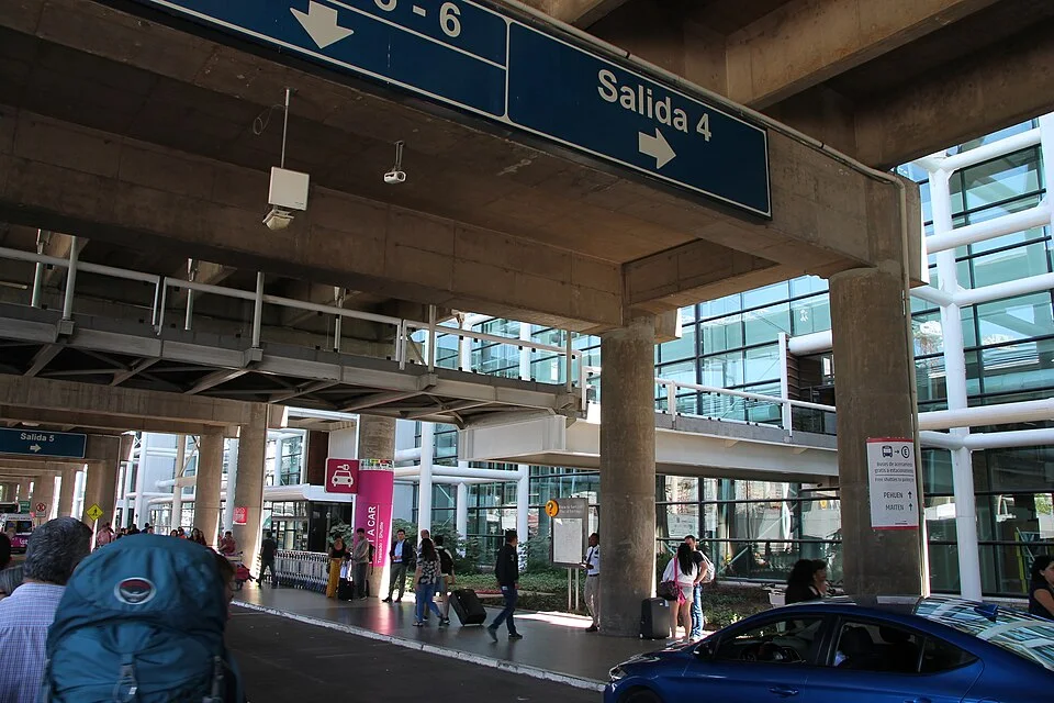 Terminal de ônibus do aeroporto de Santiago